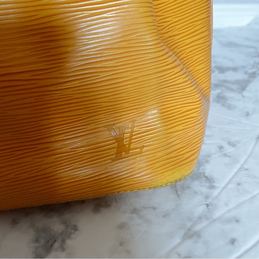 HOST PICK! Louis Vuitton Epi Noe Bucket Bag. Gorg Fall Color. Quiet Luxury! - Picture 6 of 16